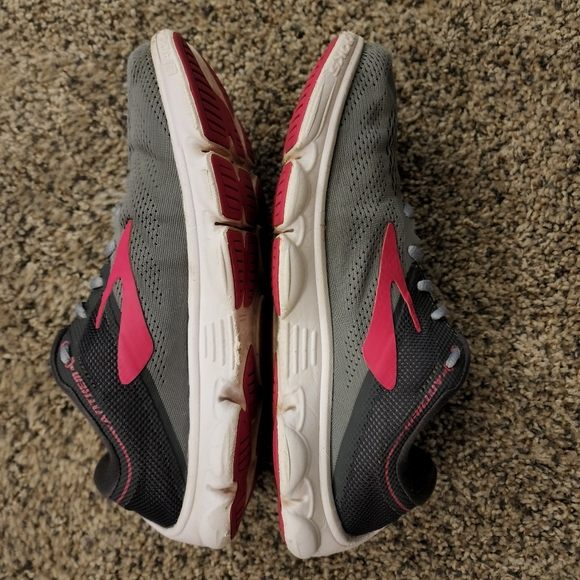 Brooks Anthem- Size 10 - Picture 6 of 10